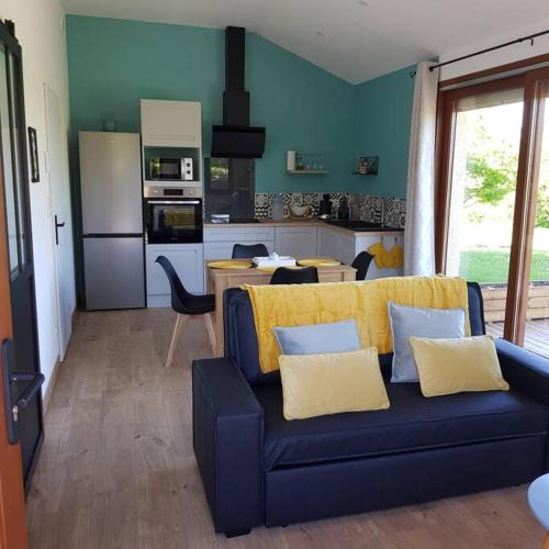 Jayat Apartment | studio avec terrasse au calme