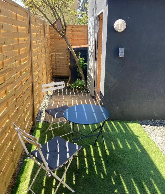 Heuze - Saint-Georges Apartment | Studio avec terrasse et parking au Mans