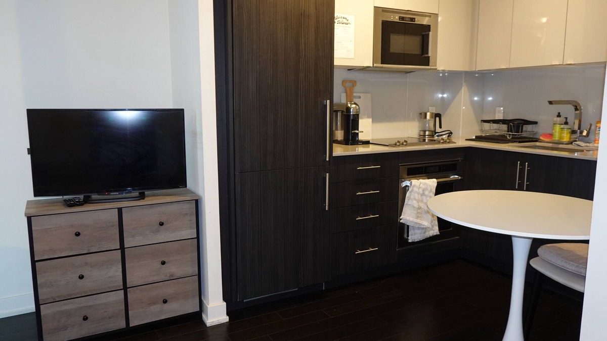 Downtown Toronto Condo | Studio + Balcony | Nice DT Condo beside Queen St W