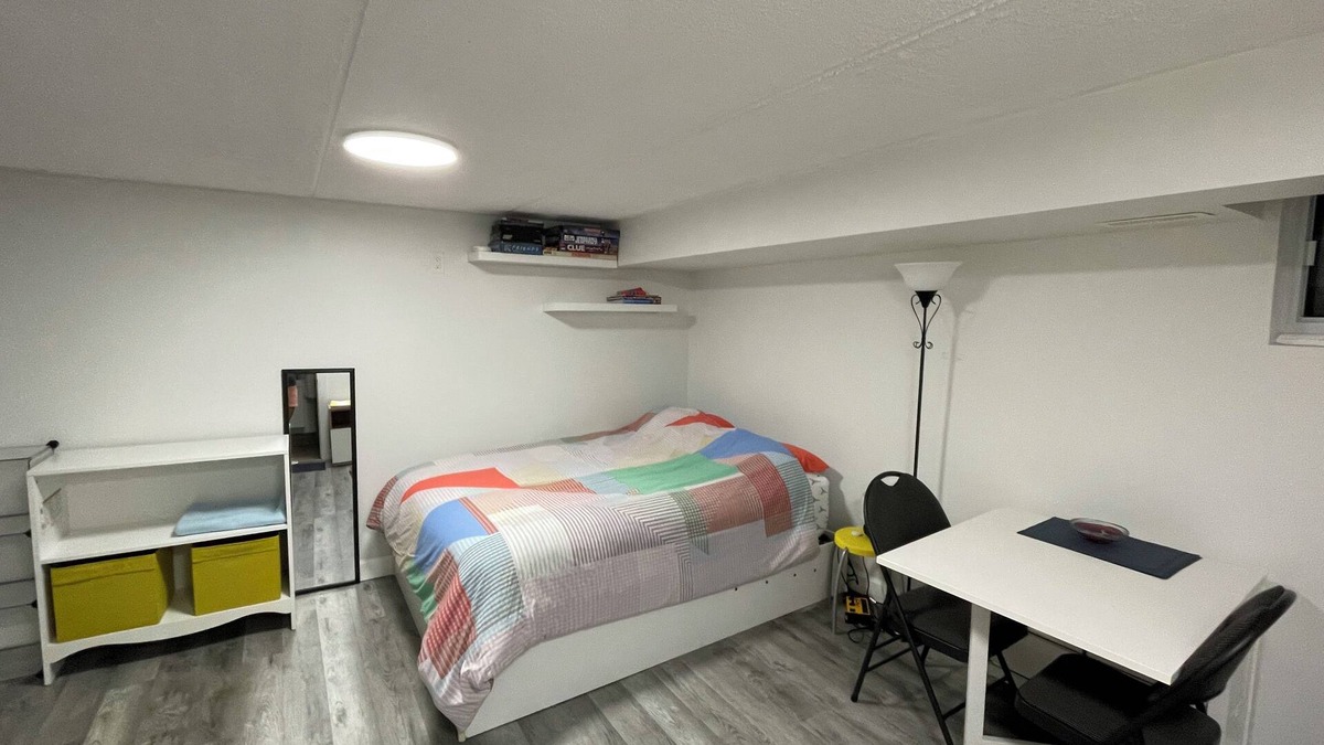 Mississauga Valleys House | Studio basement unit in quiet area, minutes from downtown Mississauga.