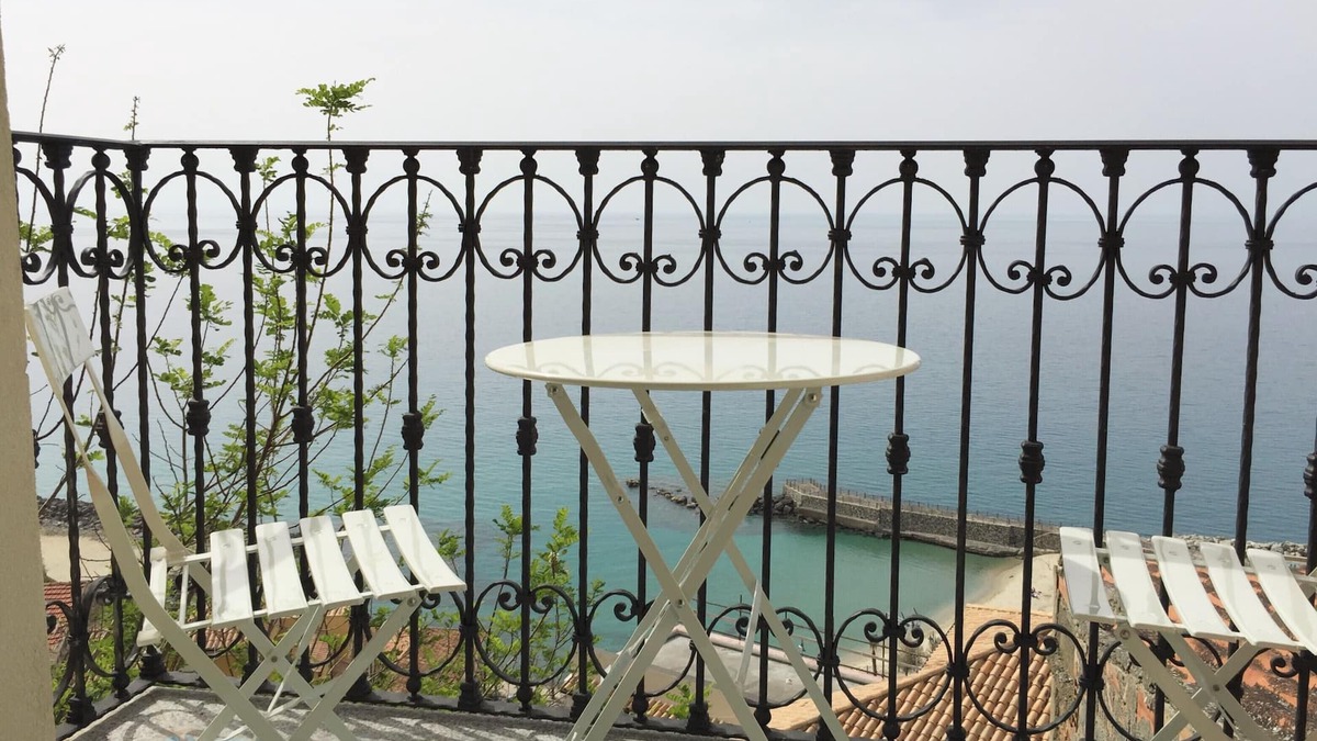 Pizzo Apartment | STUDIO BELLAVISTA in charming fisher village by the sea + GARAGE + WIFI