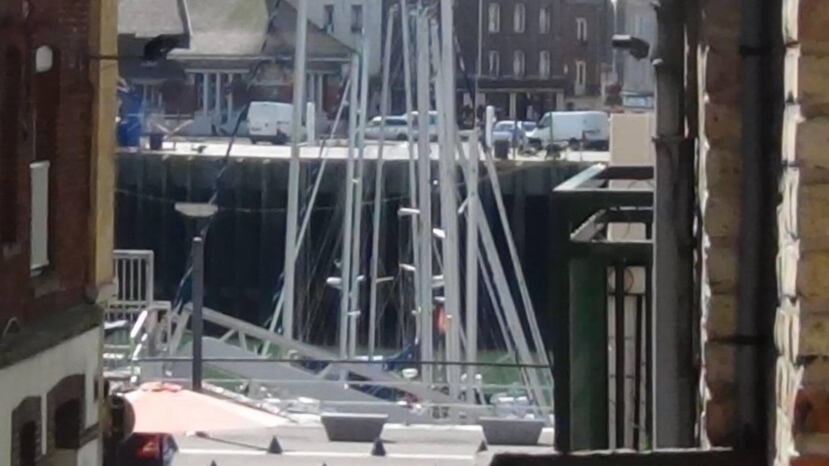 Dieppe Apartment | Studio Béthencourt etg1 between beach and marina close to restaurants + WIFI