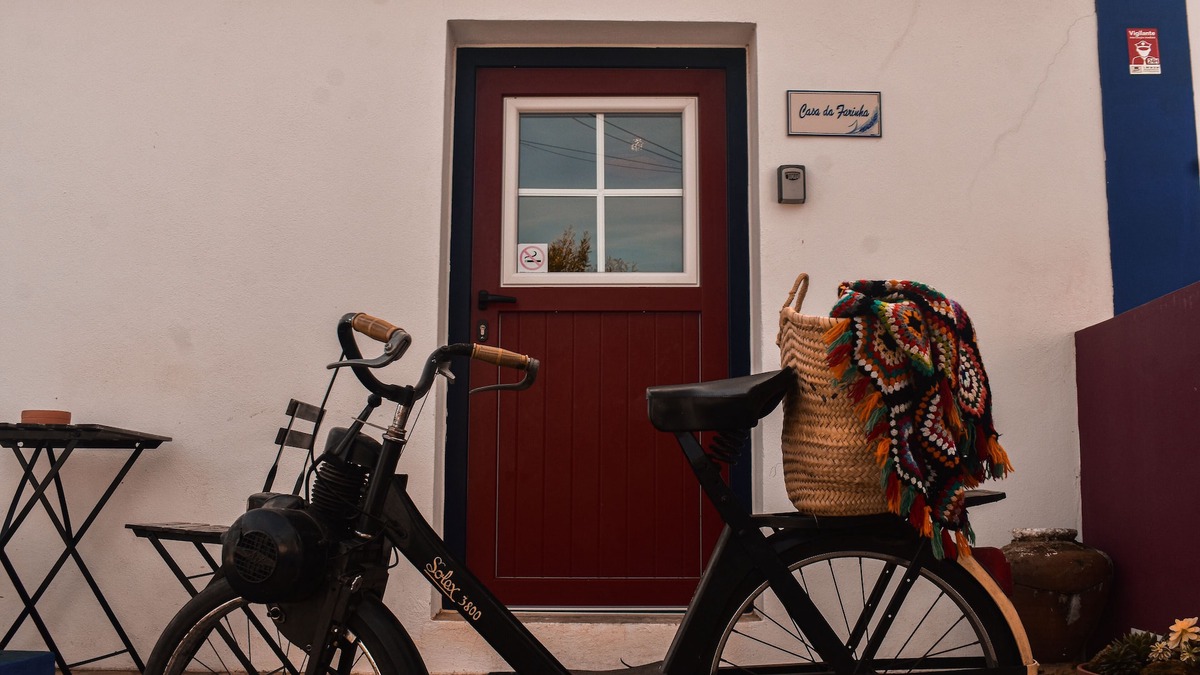 Setubal Apartment | Studio by the mountainsPet friendly