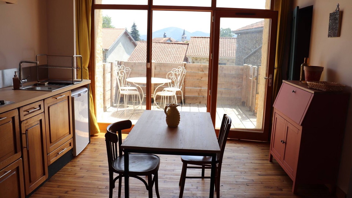 Saint-Laurent-de-Neste Apartment | Studio Cosy + Balcon Avec vue sur les Pyrénées !