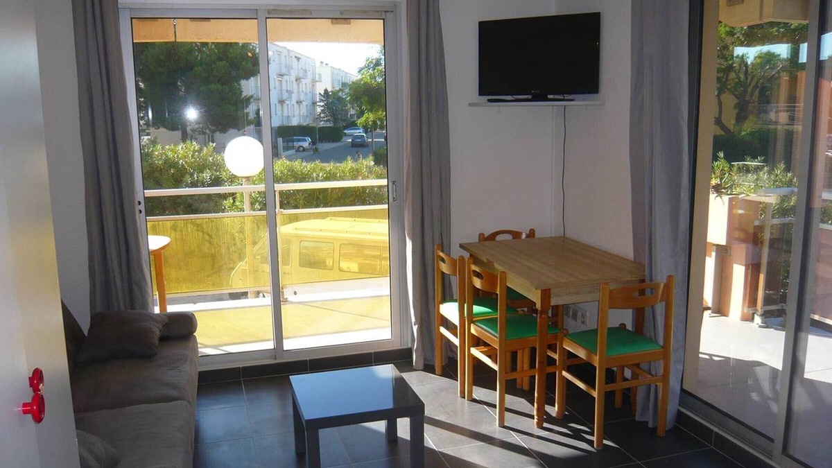Le Port Apartment | Studio Cabin with Large Terrace 300m from the Beach