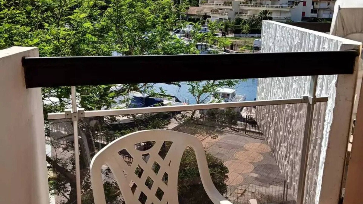 Le Port Apartment | Studio Cabin for 4 with Elevator - Marina View, Beach 2 Steps Away