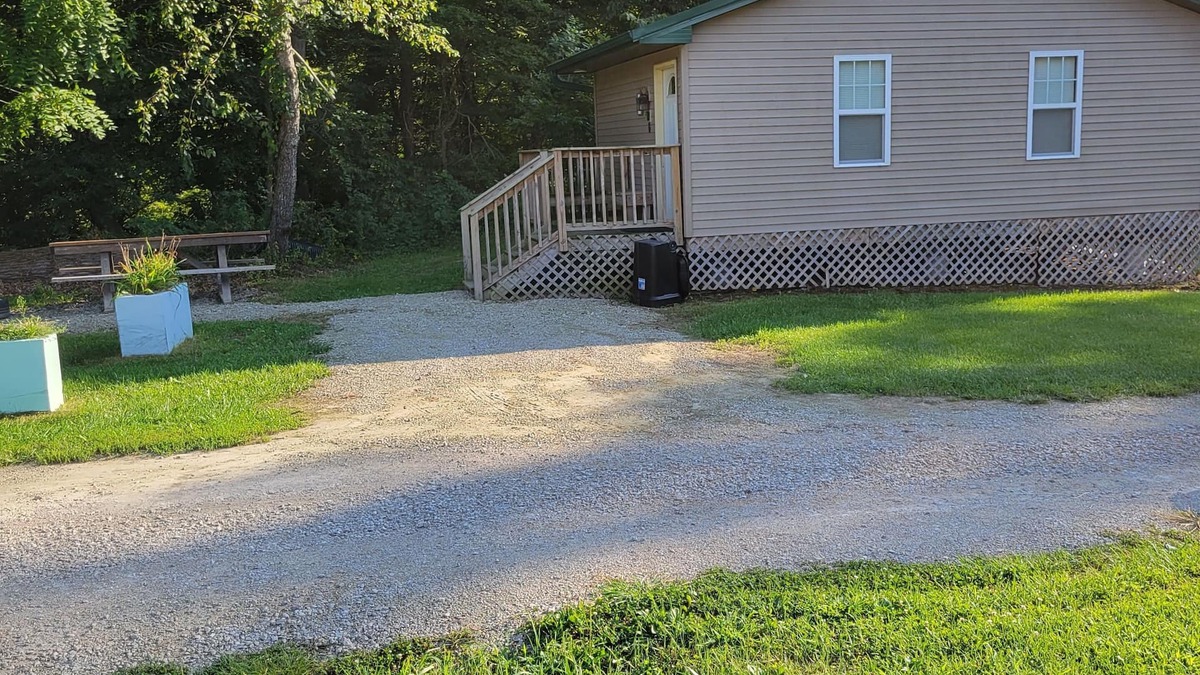Moscow Cabin | Studio Cabin #6 near beautiful Cedar River.