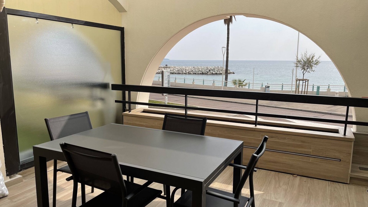 Le Suquet Apartment | Studio Cabin for 2 adults opposite the beach.