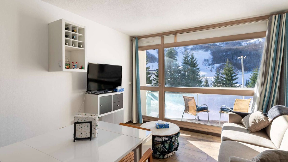 Eaux-Bonnes Apartment | Studio cabin for 6 near slopes with balcony and ski locker