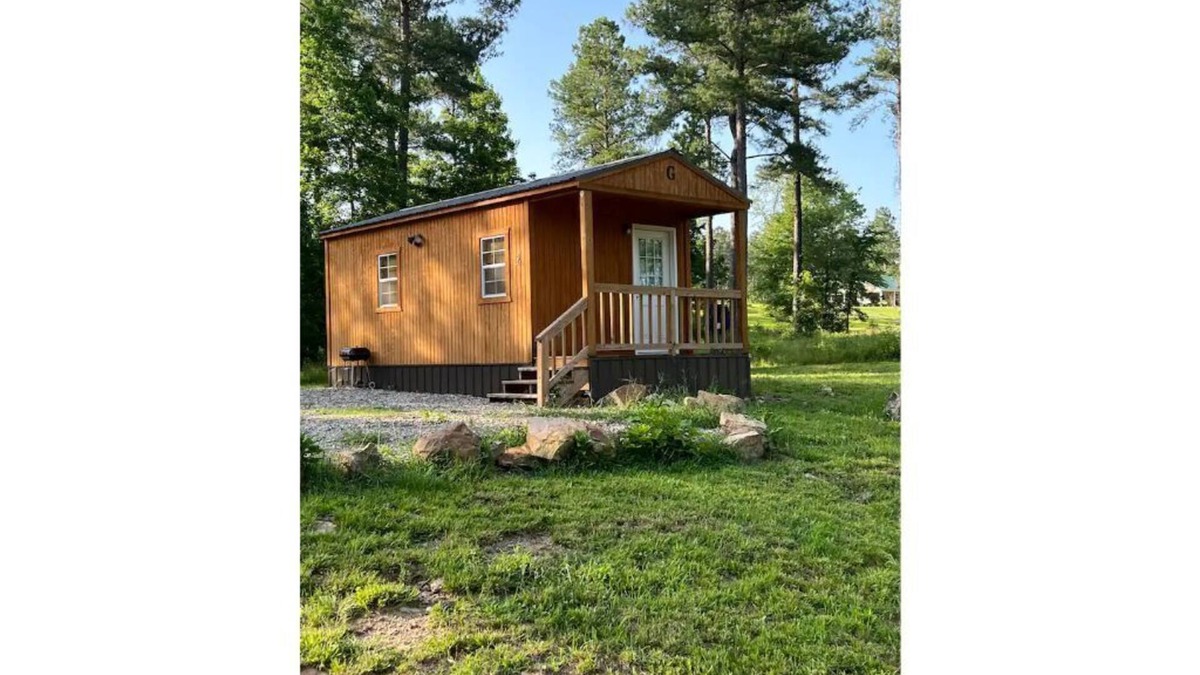Kirby Cabin | Studio Cabin – Pet-Friendly Retreat Near Lake Greeson & Kirby Landing Marina
