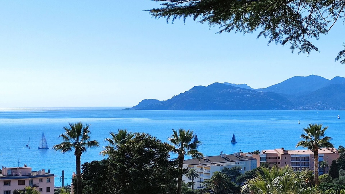 La Croix des Gardes Apartment | Studio + cabin, sea view, quiet, near beach and Palais des Festivals