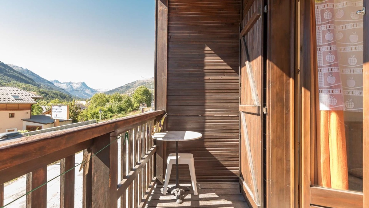 Forville Apartment | Studio cabin with balcony, parking - 4 pers - Briançon