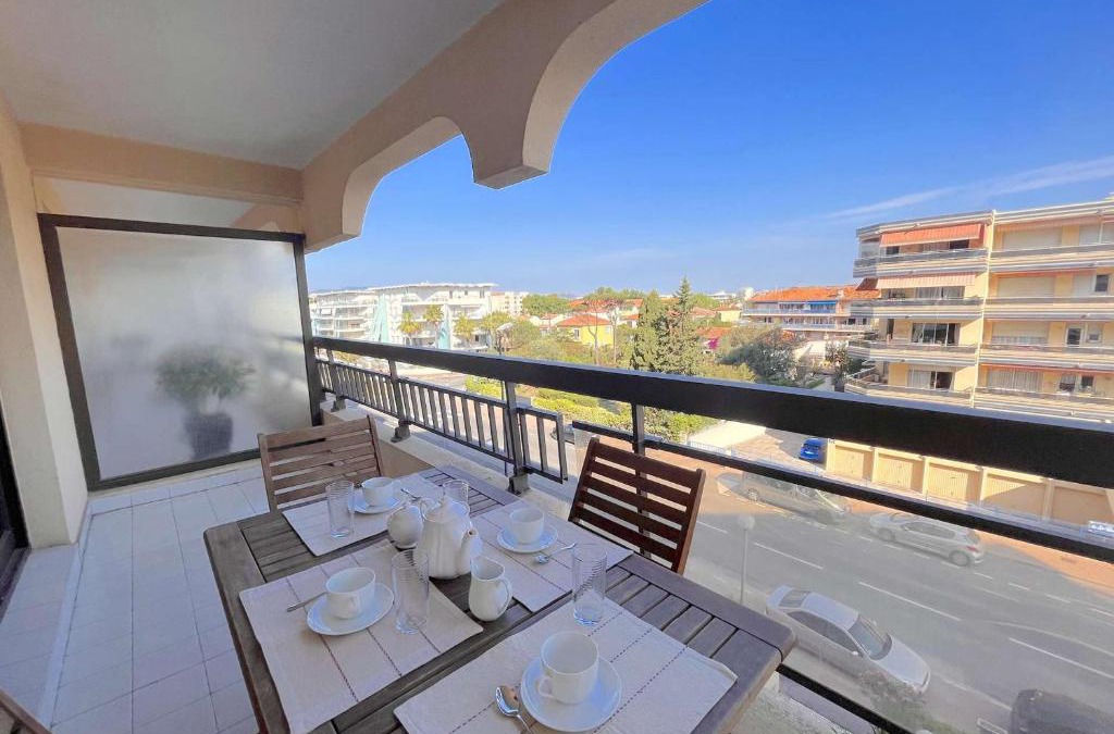 Frejus Plage Apartment | Studio cabine à 200m de Port Fréjus, plage, commerces, terrasse, 4 couchages, ménage inclus - FR-1-226A-31