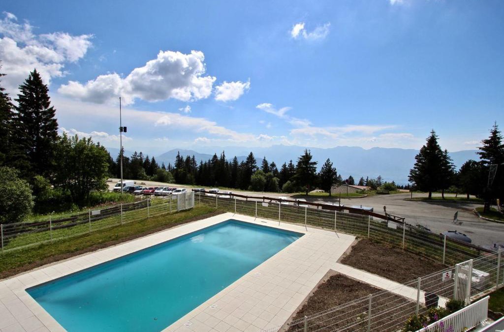 Chamrousse Apartment | Studio cabine au pied des pistes avec piscine - FR-1-549-7