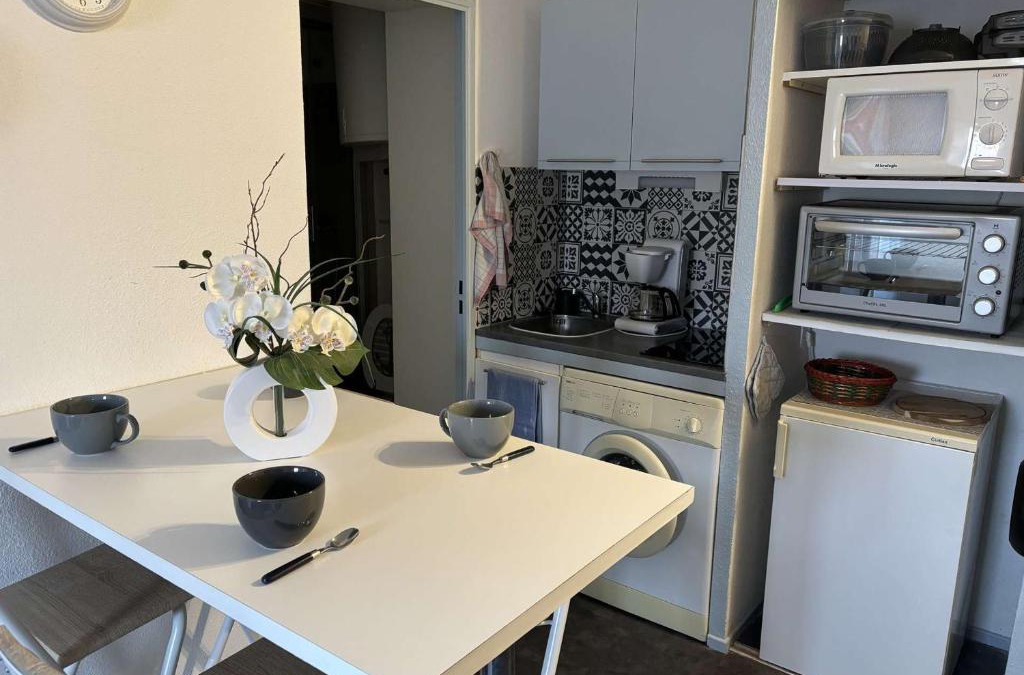 Saint-Pierre-la-Mer Apartment | Studio cabine avec loggia fermée et parking à 800m de la plage, animaux admis - FR-1-229D-155