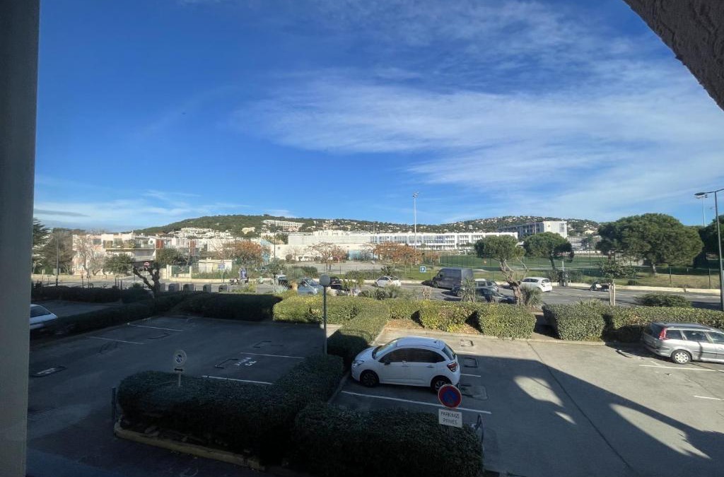 Sete Apartment | Studio cabine avec loggia vitrée, à 100m de la plage, proche commerces et activités à Sète - FR-1-338-492