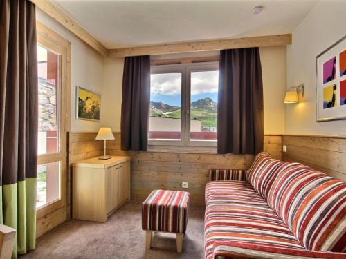 Belle Plagne Apartment | Studio cabine chaleureux, 4 pers, balcon, vue montagnes, près des pistes, spa - FR-1-455-184
