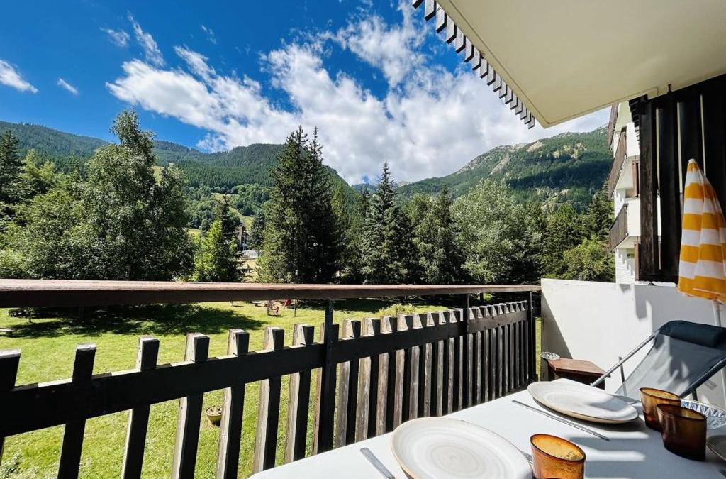 La Salle-les-Alpes Apartment | Studio Cabine Rénové avec Balcon et Parking Près des Pistes – La Salle-les-Alpes - FR-1-330F-220