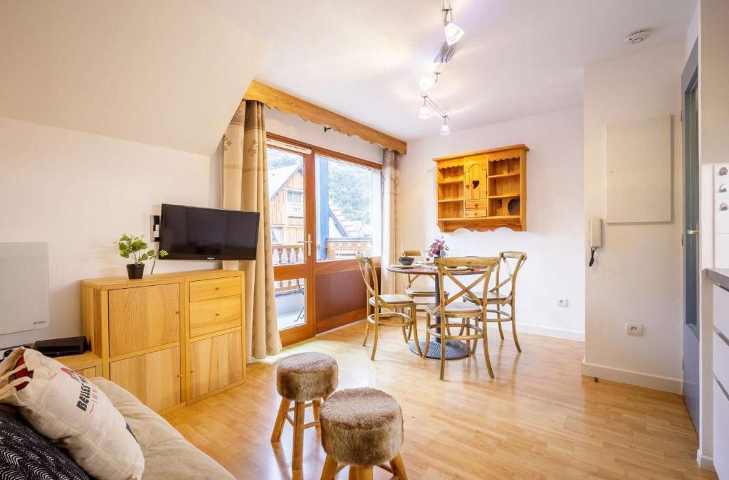 Saint-Lary-Soulan Apartment | Studio Cabine pour 4 à Saint-Lary-Soulan avec Balcon, Parking et Proche Téléphérique - FR-1-296-431