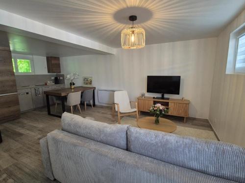 Lissieu Apartment | Studio calme indépendant, proche Lyon,Beaujolais