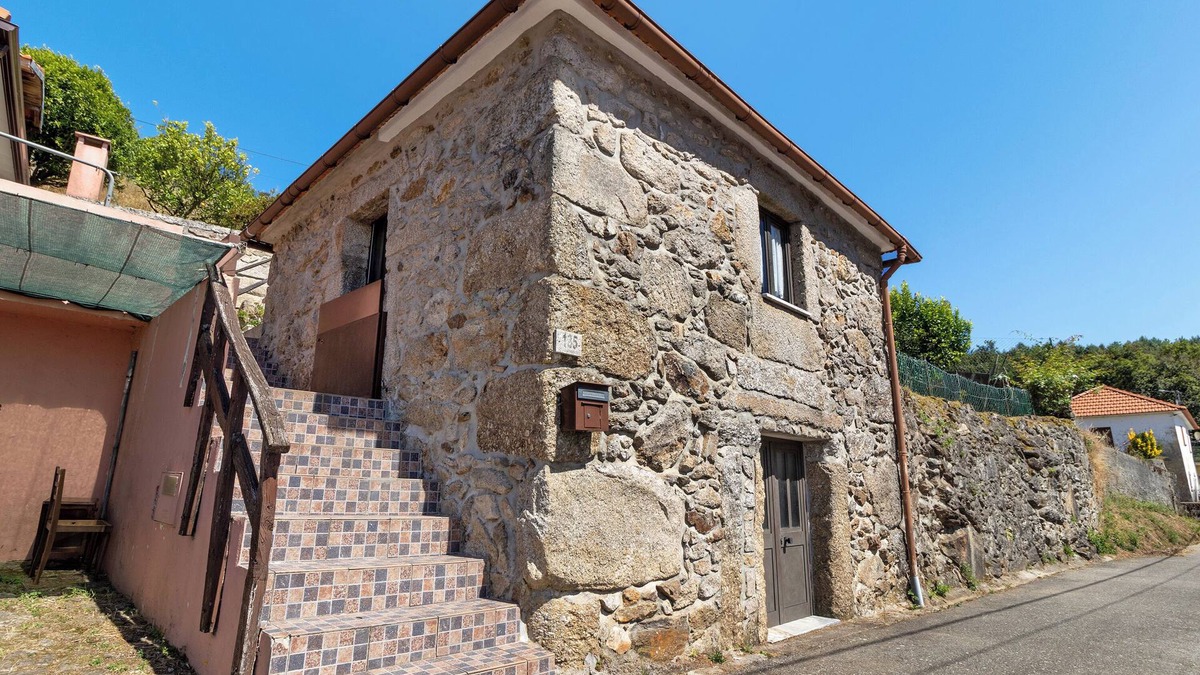 Paredes de Coura Apartment | Studio 'Casa 2' with Mountain View, Shared Garden and Wi-Fi