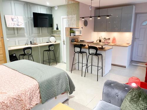 Ferrandiere - Maisons Neuves Apartment | Studio chic et romantique Lyon