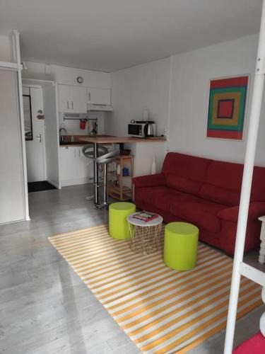 Vendome Apartment | Studio coloré et sa terrasse au coeur de Vendôme