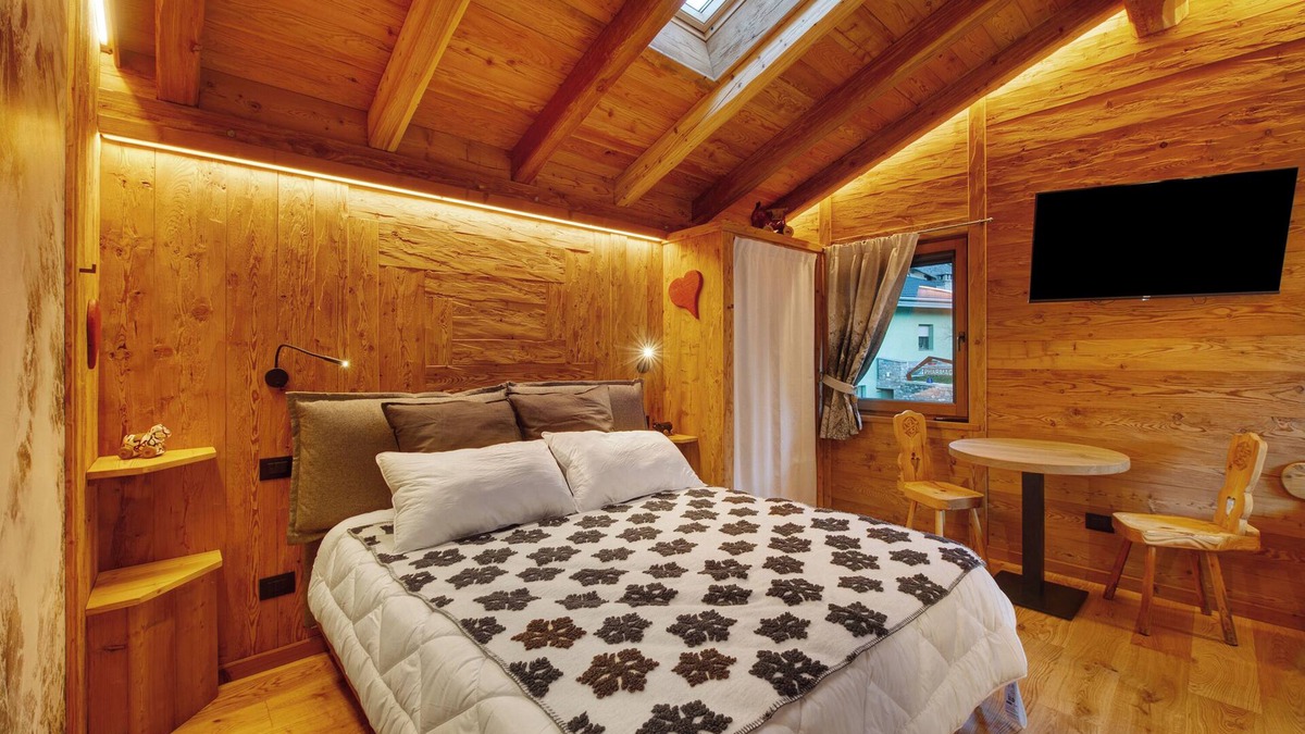 Aymavilles Apartment | Studio 'Con Idromassaggio' with Mountain View, Balcony and Wi-Fi