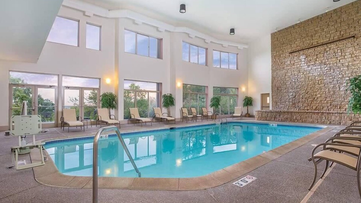 Hanover Condo | Studio Condo Outdoor Golf in Galena!