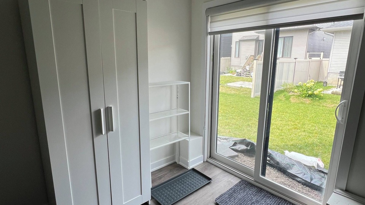 Ottawa Division Condo | Studio condo separate unit with full access to the backyard