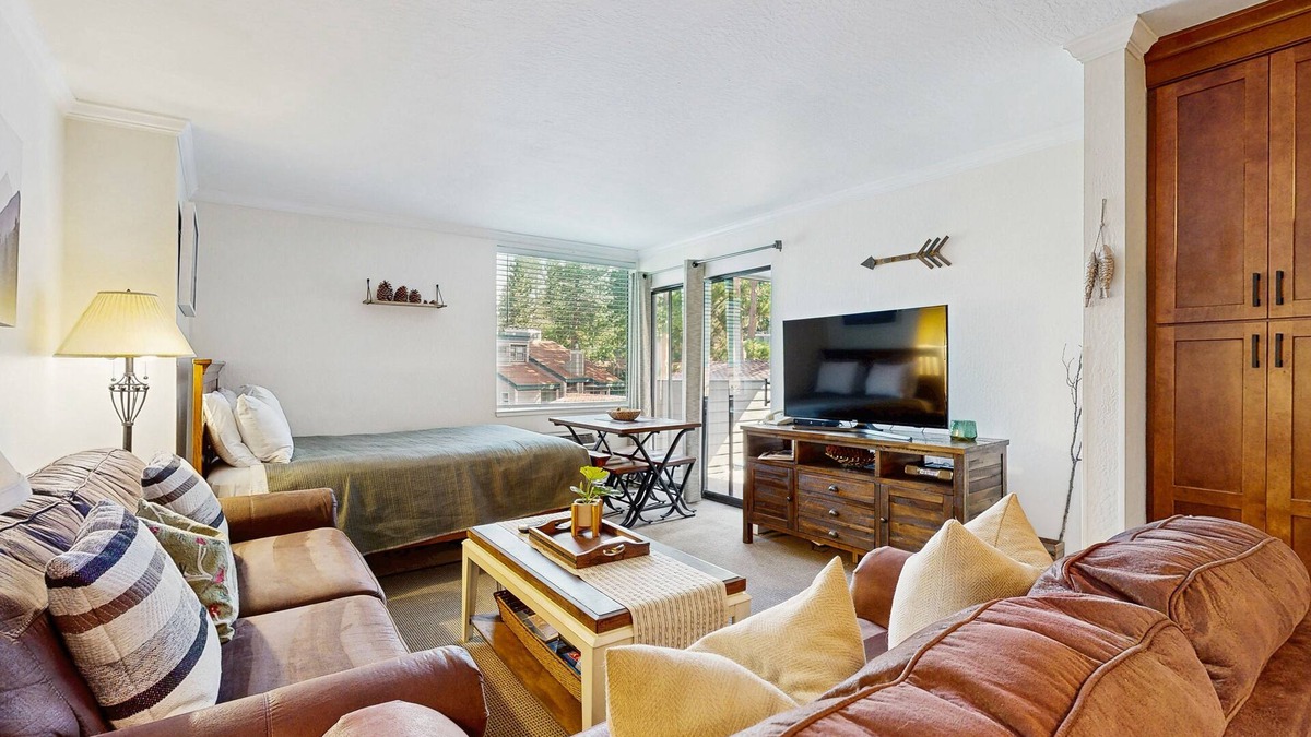 South Lake Tahoe Apartment | Studio condo with full kitchen- centrally located on a private beach