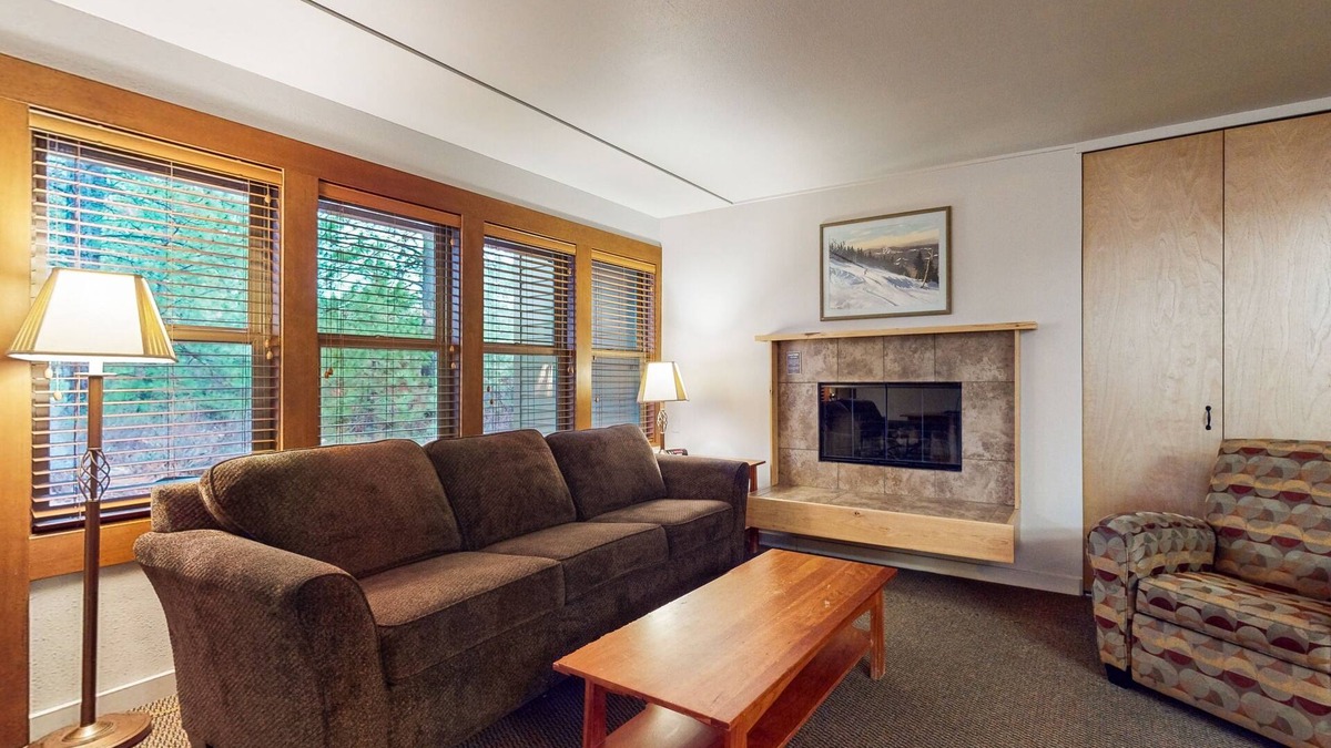 Bend Apartment | Studio condo with access to shared pools, hot tubs, close to Mt. Bachelor