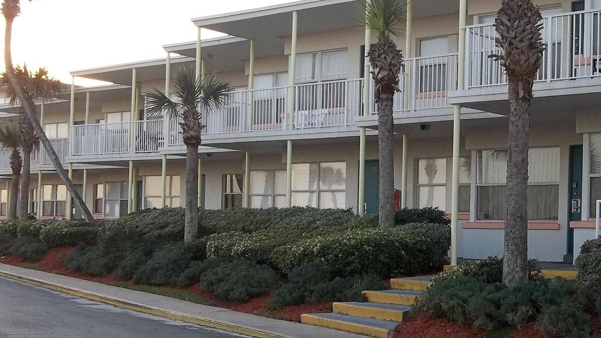 Lenox Park Apartment | Studio Condotel With Great View Of The Beach On first floor