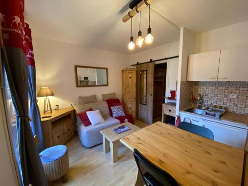 Allos Apartment | Studio Cosy centre station Parking gratuit