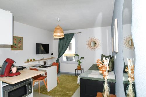 Madeleine-Champ de Mars Apartment | Studio cosy cité des congrès wifi fibre