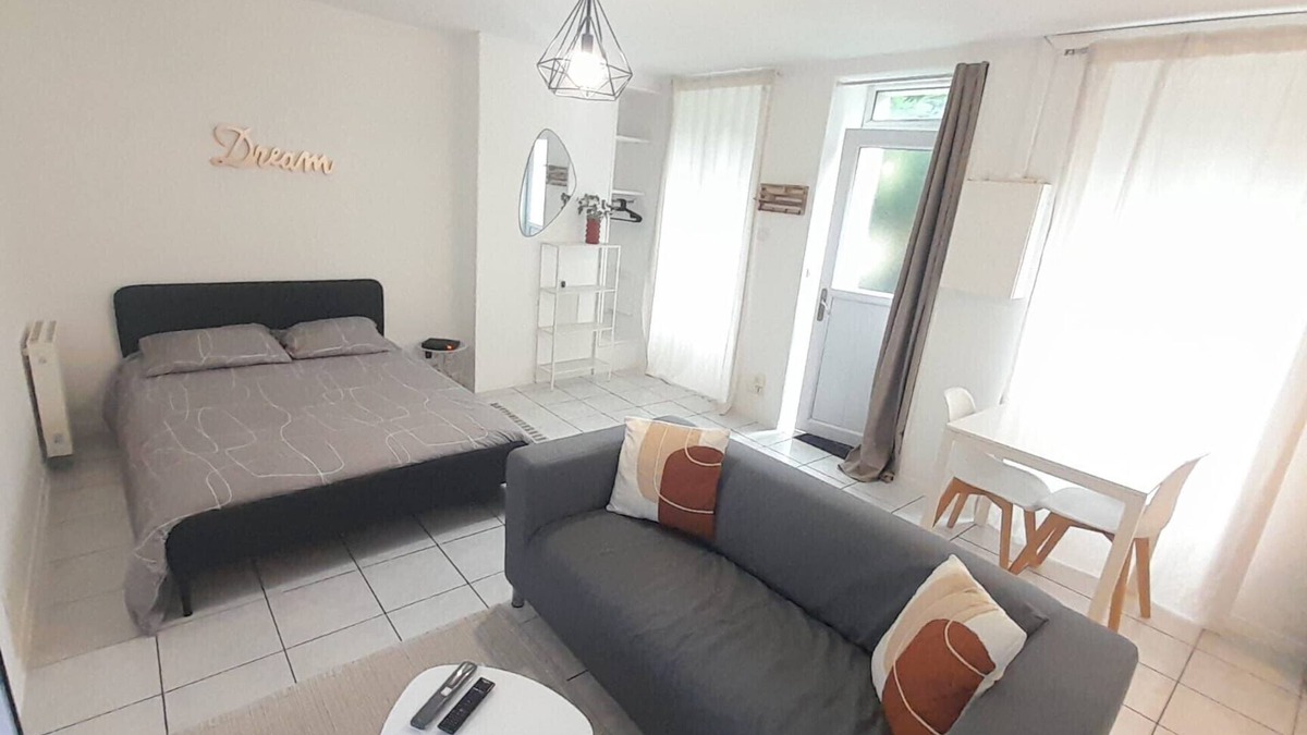 Vierzon Apartment | studio cosy "l'Auron" RDC-Vierzon-Wifi