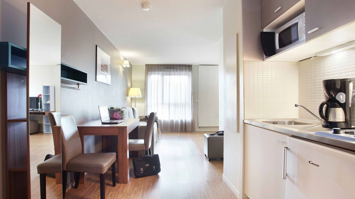 Perrache Apartment | Studio Cosy pour 2 avec Kitchenette | TV