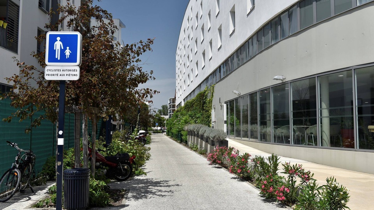 Bassins a Flot Apartment | Studio Cosy Près du Cité du Vin, Wi-Fi Gratuit!