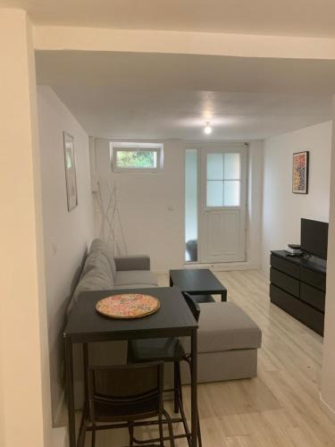 Les Mureaux Apartment | Studio cosy proche gare des Mureaux