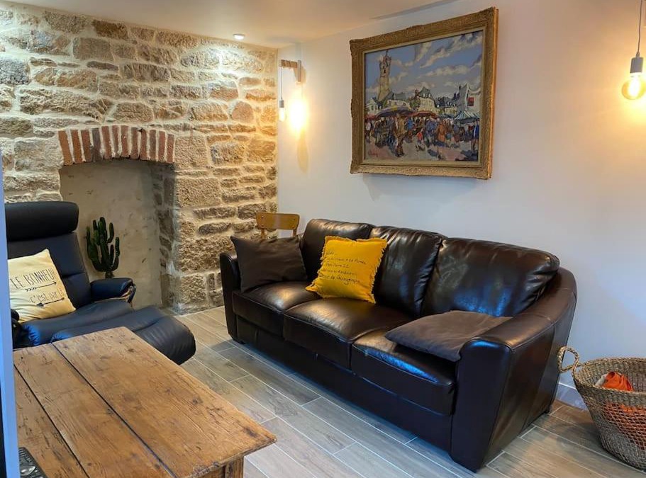 Guingamp Apartment | Studio cosy tout équipé en cœur de ville au calme