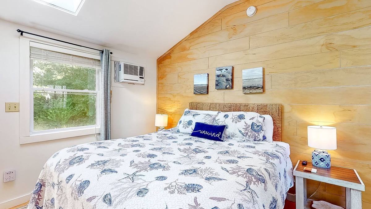Kennebunk Apartment | Studio cottage close to beach & golf with outdoor pool, firepit, & basketball