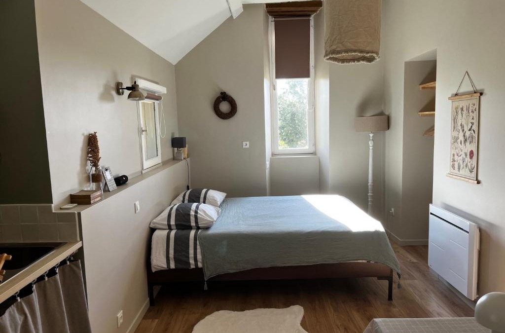 Saint-Jean-des-Mauvrets Apartment | Studio du Grand Beaumont