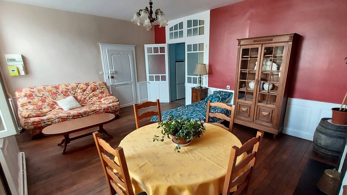 Chateaumeillant Apartment | Studio Dans une Demeure de 1780 Alliant Charme et Authenticité