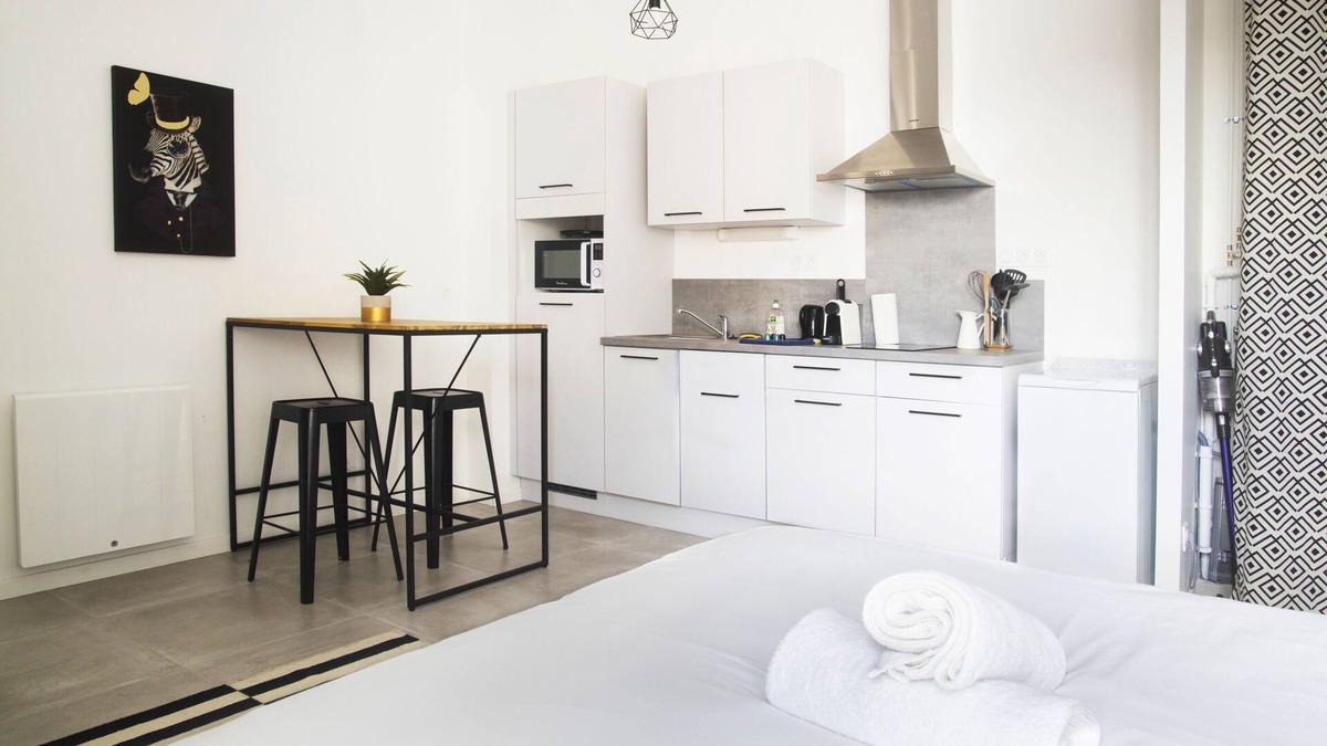 Romans-sur-Isere Apartment | Studio-Designer-Private Bathroom