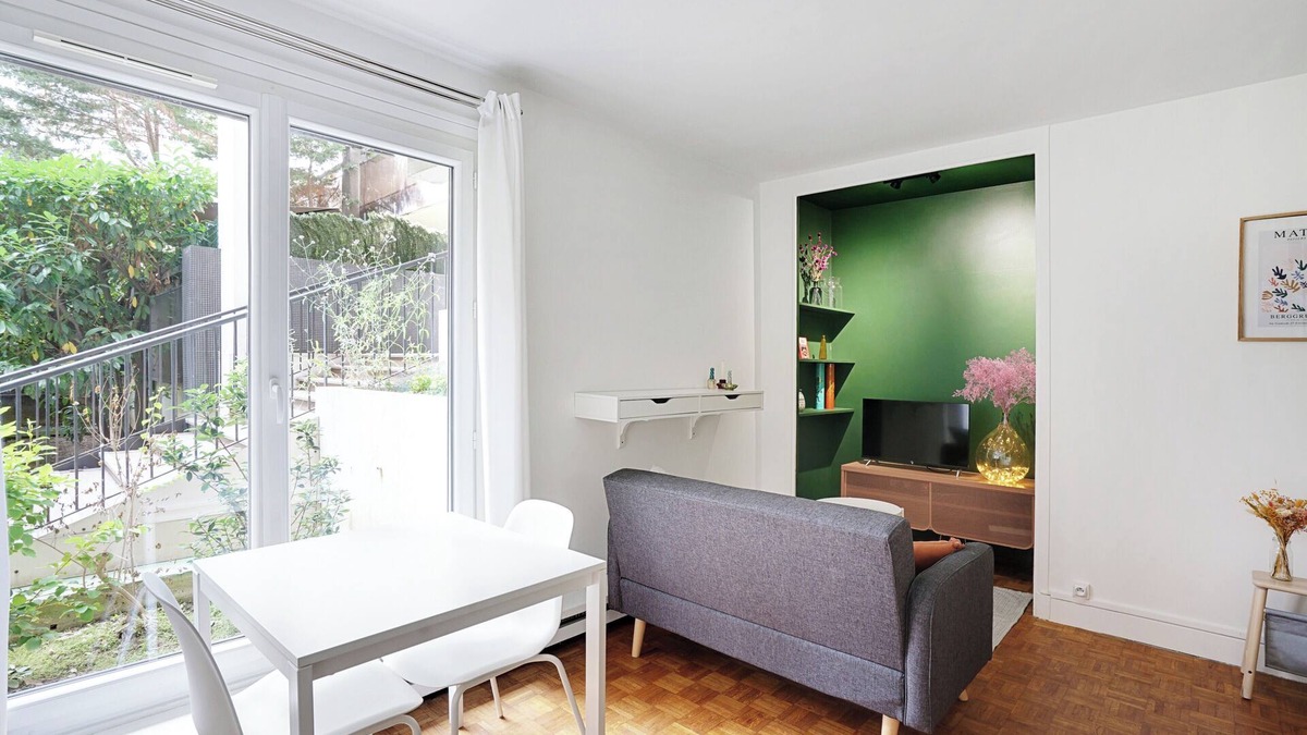 Quartier de la Roquette Apartment | Studio Dumas - Charonne, by B'Your Home