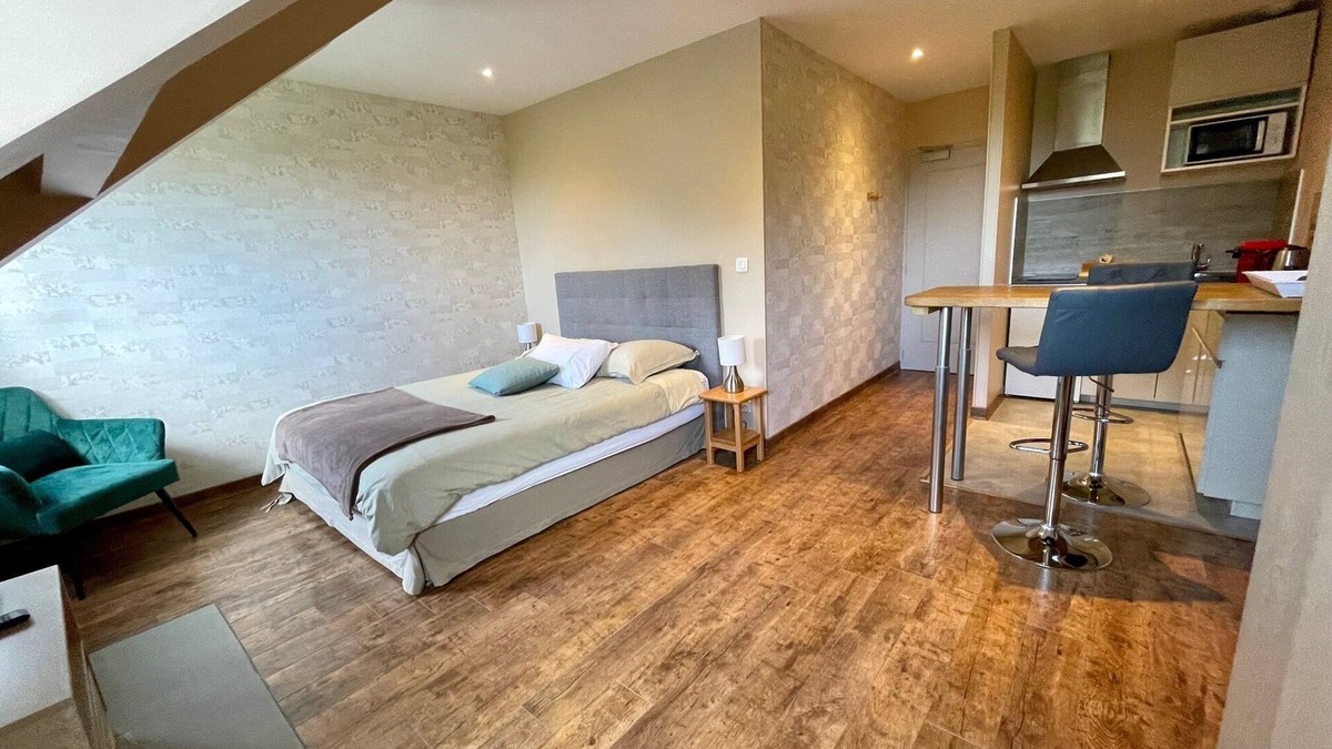 Brison-Saint-Innocent Apartment | Studio Ensuite L'Abbaye