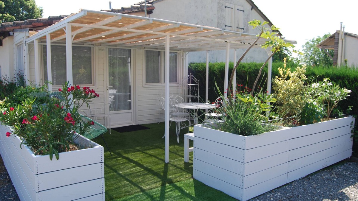 Montjean Apartment | Studio 'Ema Cottage' Private Terrace, Pool & Nature | Perfect for 2