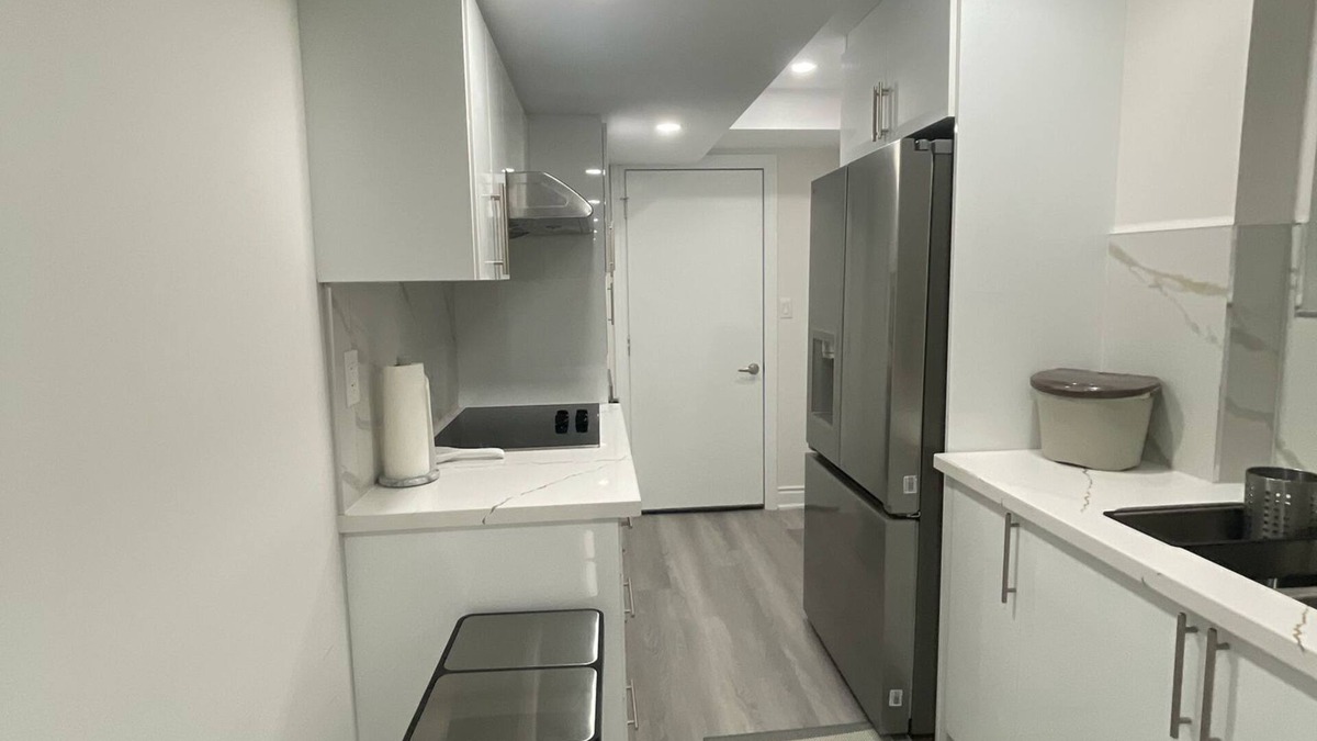 Brampton House | Studio.Emerald 33 2Beds,1.5Baths