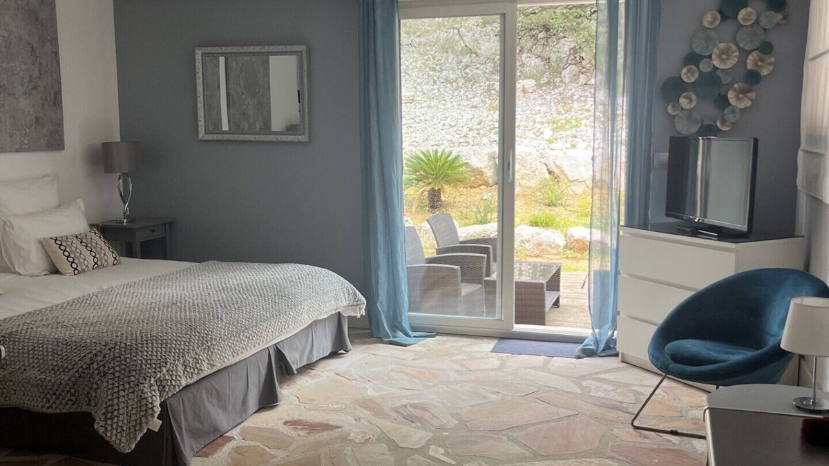 Puechabon Apartment | Studio en Chambre D'hôtes Proche de St Guilhem le Désert Avec Piscine et Jacuzzi
