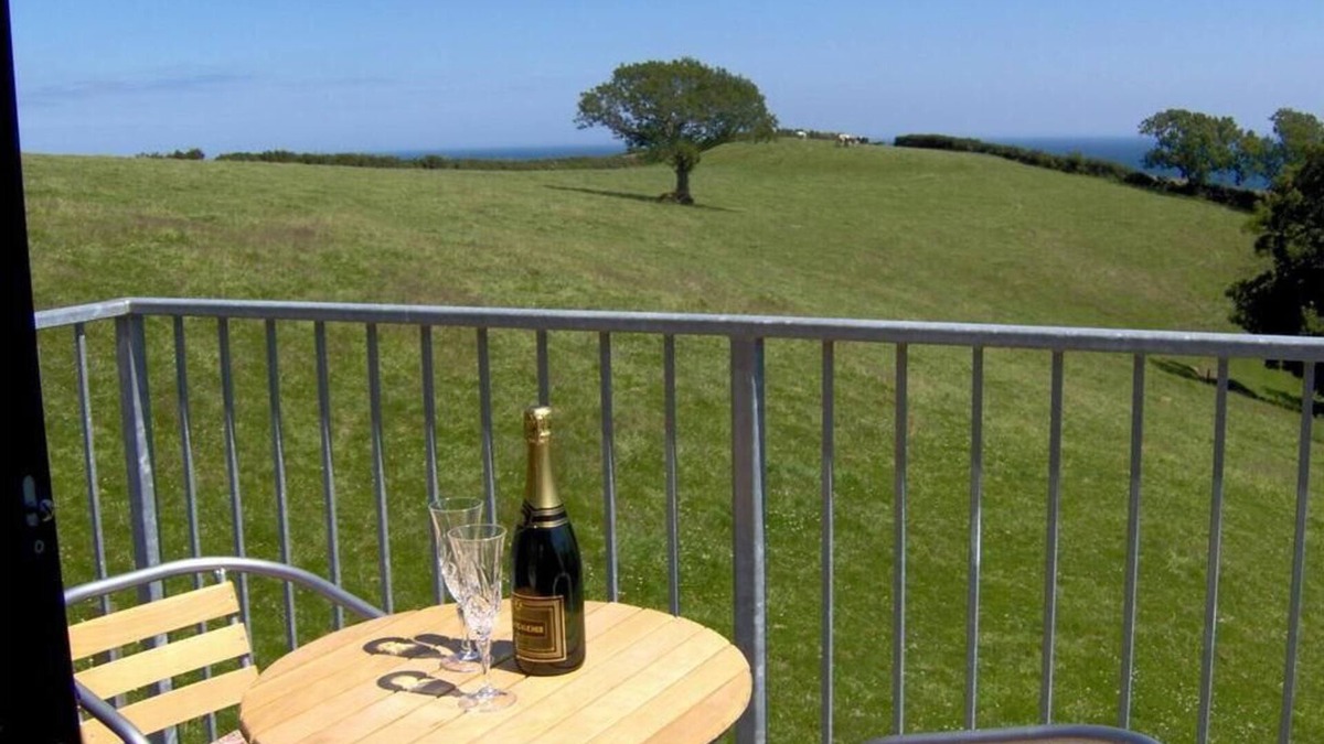 Strete Apartment | Studio Ensuite, Frogwell